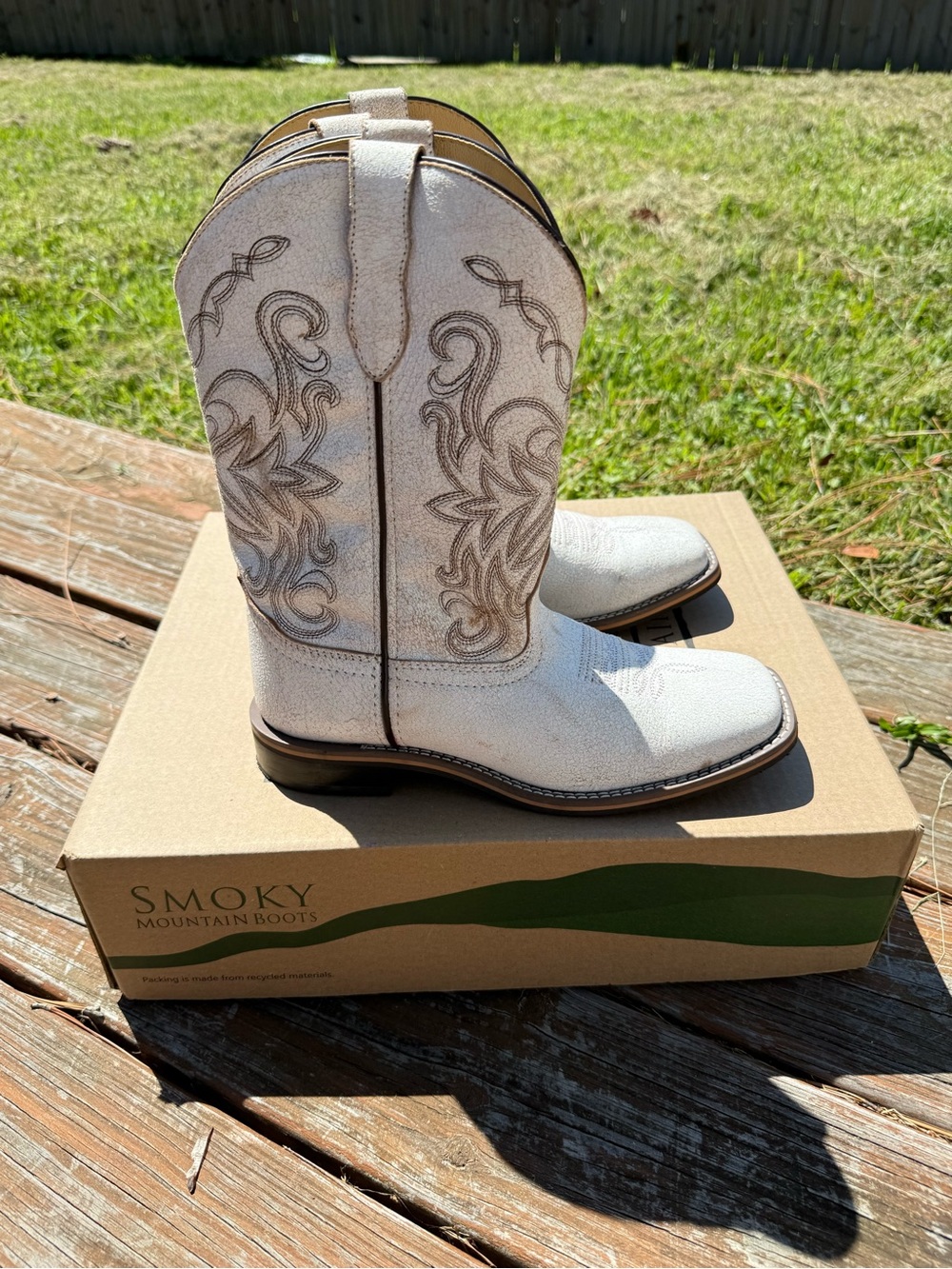 Smoky Mountain Womens White Embroidered Lace-Up Western Boots